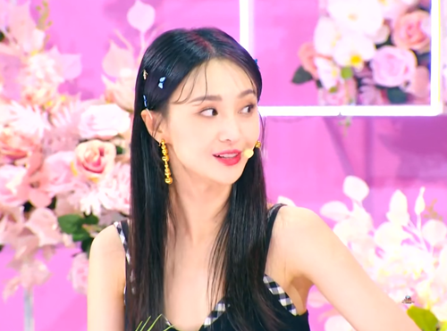 有一种"炫富"叫郑爽的黄金耳环,得知价格后,网友:买不起!