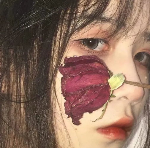 丧到眼红的走心文案我们总是太累然后忘了心疼自己