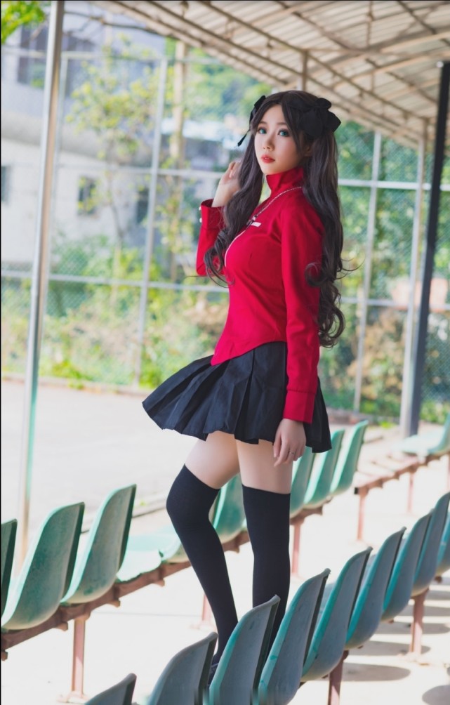 fate远坂凛cos百褶裙过膝袜显露绝对领域