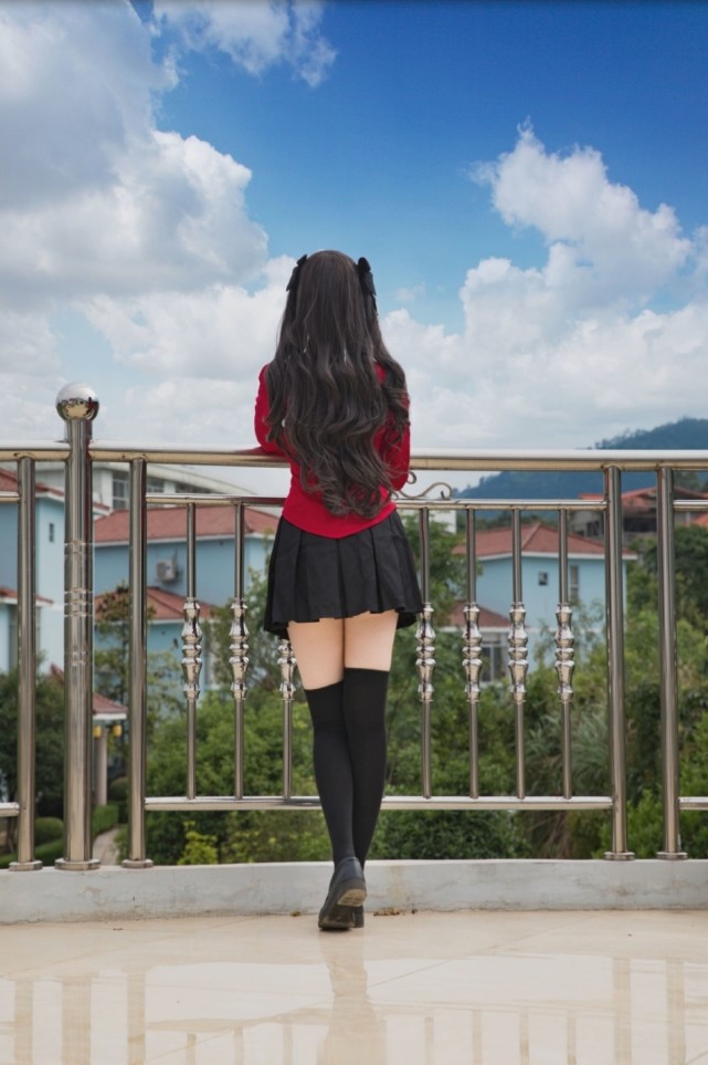 fate远坂凛cos百褶裙过膝袜显露绝对领域