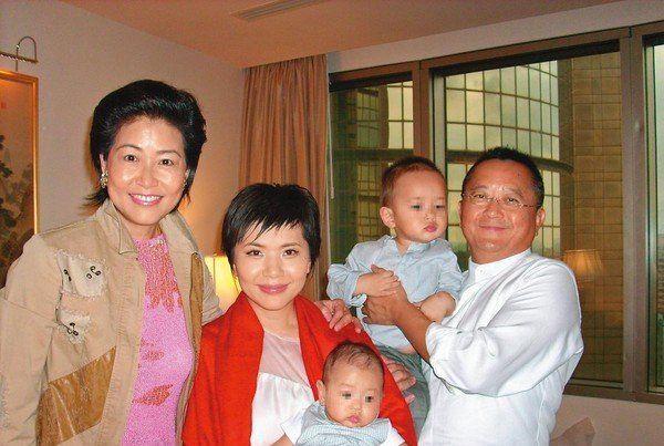 53岁歌手离婚另有隐情网传富豪老公主动提离婚还她天价赡养费