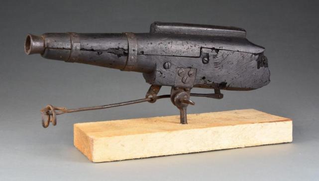 4万的大型燧发枪,全重30公斤,当年专门用来守护公墓