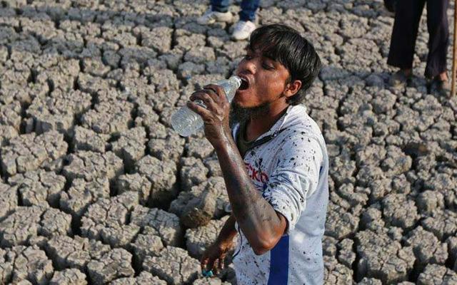 并没有为印度带来降雨,导致印度西部多个大城市陷入了严重的缺水问题