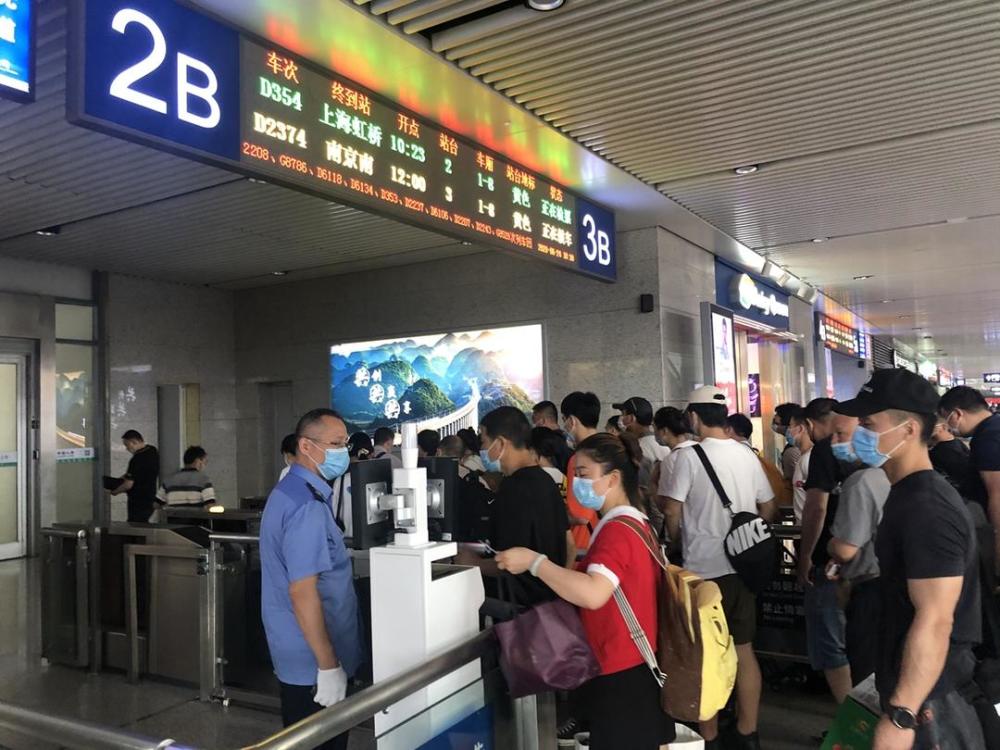 明天起重慶可乘動車到大理 7月1日起成鐵實施新的列車運行圖