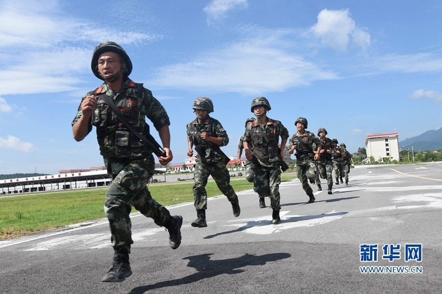 武警特戰官兵高溫