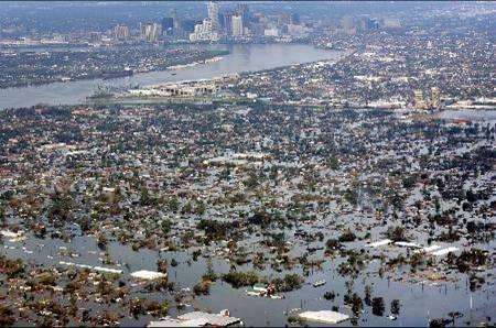 图为卡特里娜飓风后场景,图片来源于网络