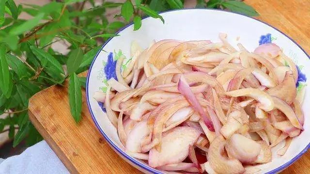 超简单超强抗氧化抗衰老小菜——醋腌洋葱