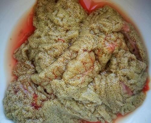 介绍一款养颜菜,这道菜所用到的食材经常会被人给忽略掉,它就是"鱼籽"