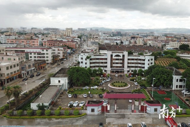小镇大爱绵绵汕头潮南成田镇乡贤力量再发力助脱贫
