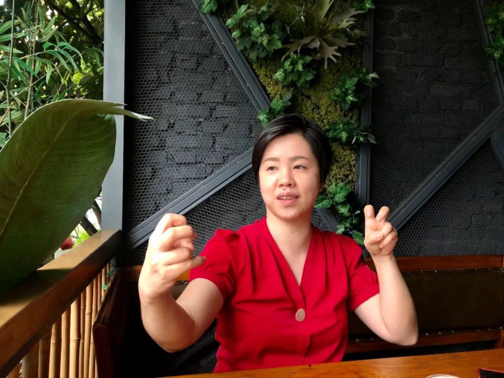 聋人群体表达之困:家人想让孩子看起来像"正常人" 以打手语为耻