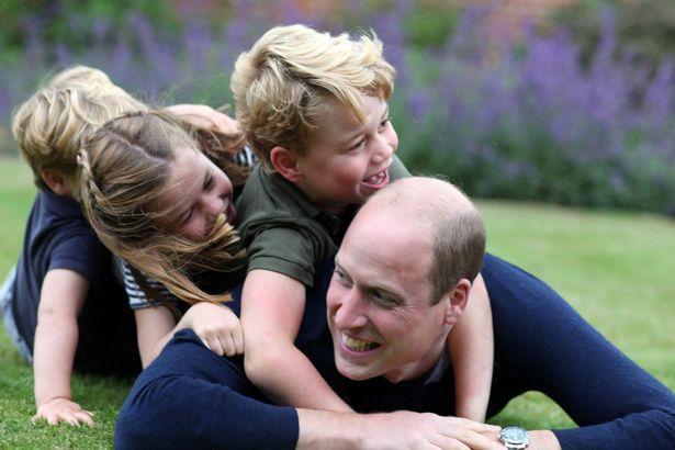 哈里王子|哈里曾希望和威廉凯特一家住得近，乔治王子能带弟弟阿尔奇一起玩