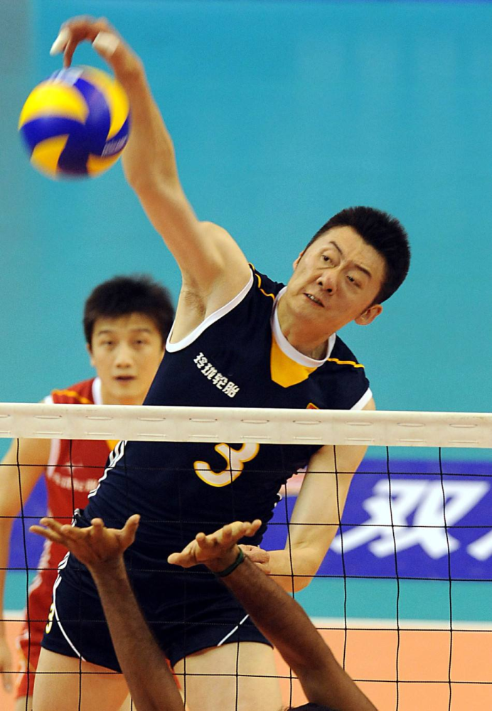 袁志:中国男排传奇,北京奥运一战成名,退役后被郎平拉去当陪练