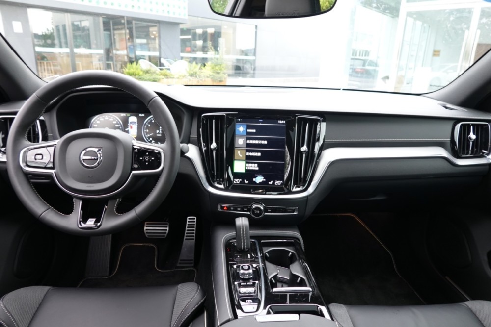 沃尔沃也疯狂–解锁2020款沃尔沃s60t8版运动的那一面