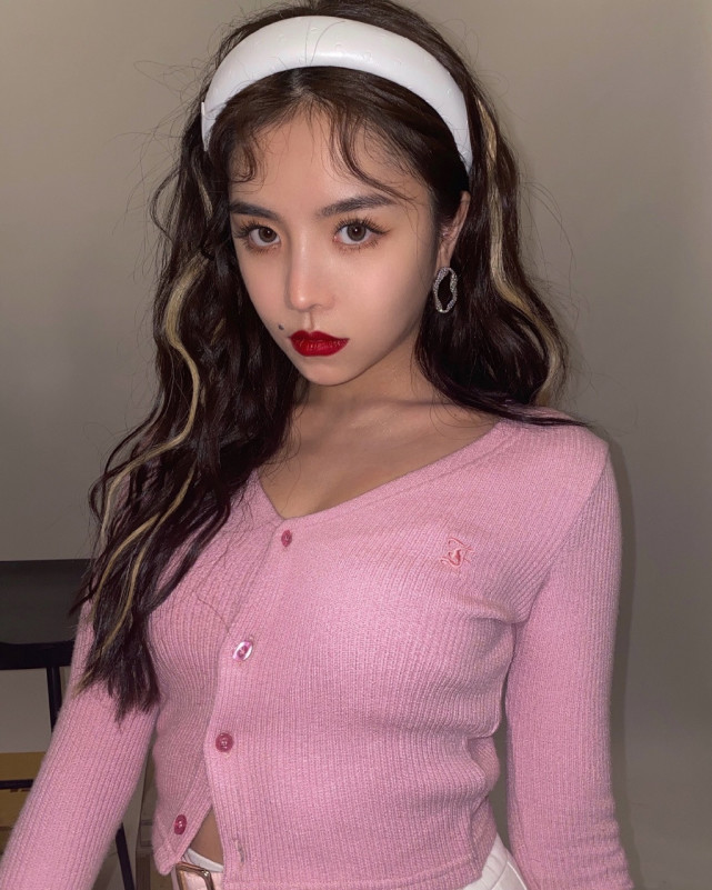 刘雨昕粉丝怒骂271,有谁注意她的反应?