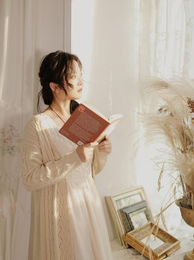 黄诗扶那个唱着人间不值得的宝藏女孩到底是谁