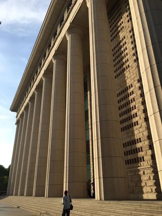 平安大厦|上海陆家嘴的“平安大厦”：27亿人民币堆砌出的尊贵、傲慢与寂寞