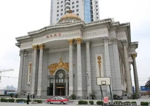 平安大厦|上海陆家嘴的“平安大厦”：27亿人民币堆砌出的尊贵、傲慢与寂寞