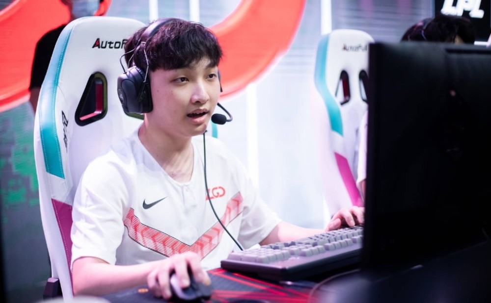 想退役了we辅助问兮夜今年打完干嘛兮夜直接回答直播