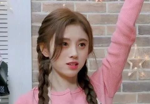 当拥有铁刘海的女明星露出了额头