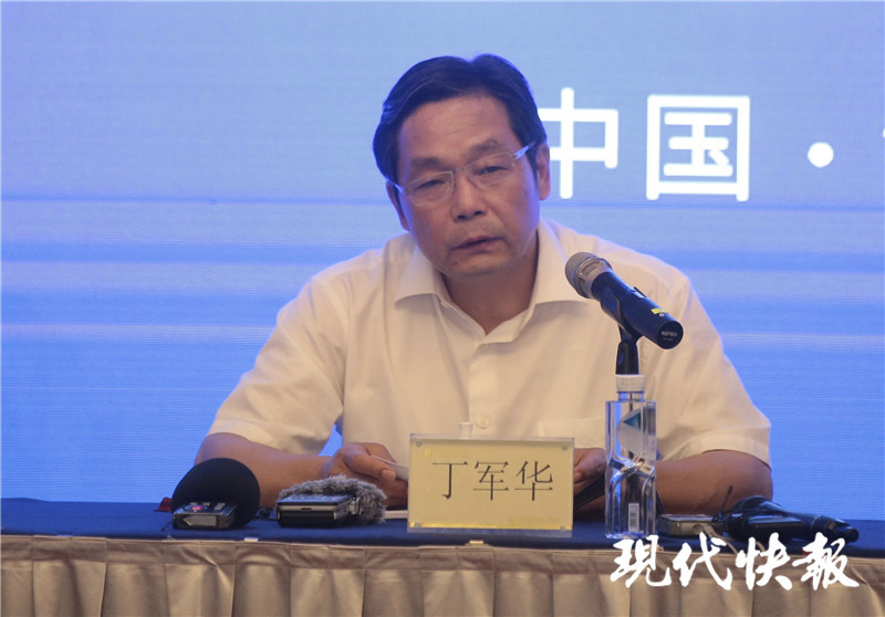 丁军华介绍,近年来,江苏铁路呈现了"建设加速推进,短板加速补齐,路网