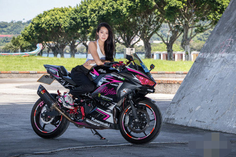 川崎ninja 400女骑士 一年来的骑行体验 有优点也有缺点 腾讯新闻
