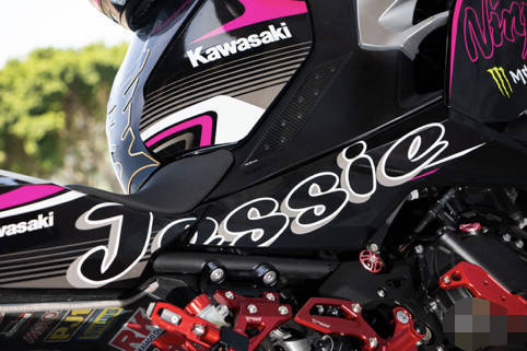 川崎ninja 400女骑士 一年来的骑行体验 有优点也有缺点 腾讯新闻