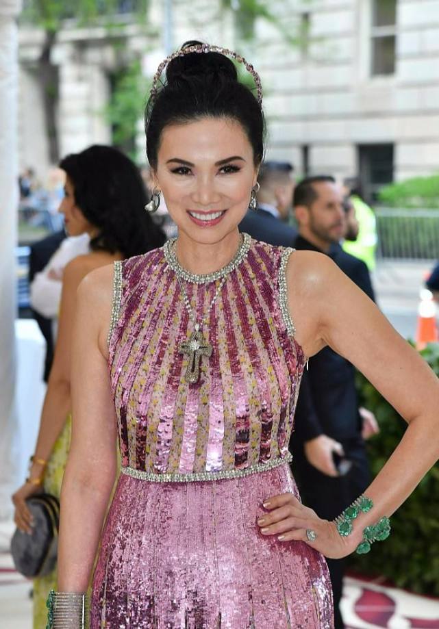 大家对于邓文迪是否再交新欢很感兴趣,至于邓文迪的撩汉大网又撒在了