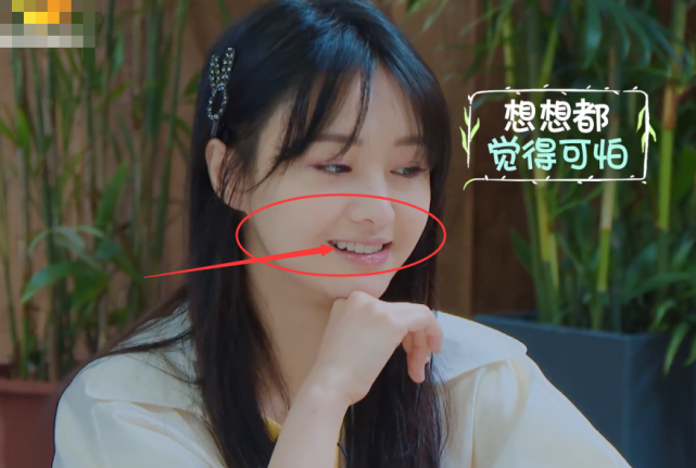 郑爽的人缘是有多差劲?录节目牙齿全程沾着东西,却没一人告诉她