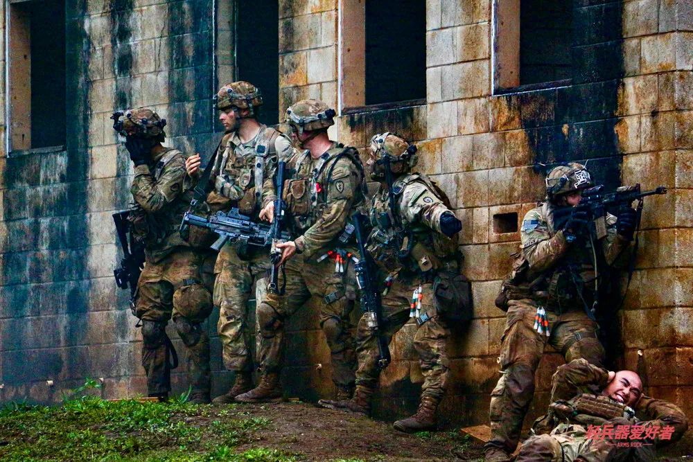 美军近期全军训练动态,多重训练各种武器切换操练