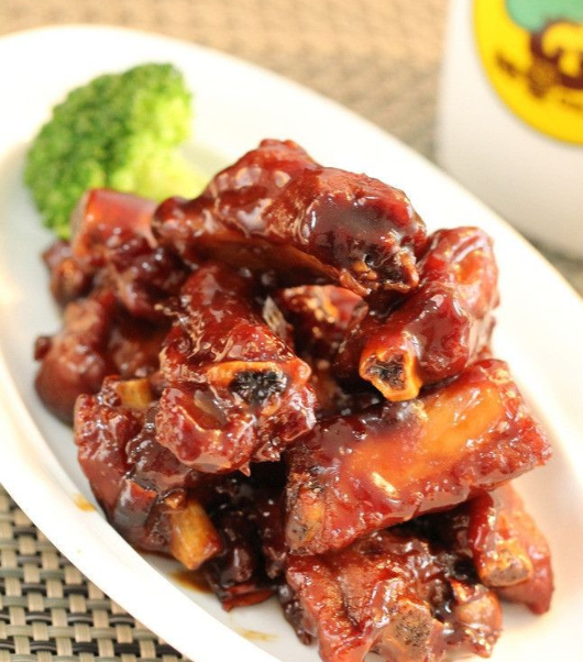 简介这款糖醋排骨和传统的做法相比省略了油炸的步骤,因此在操作上