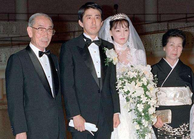 妻管严 65岁安倍晋三至今没孩子 58岁老婆跟婆婆硬刚照样很豪横 安倍晋三 安倍昭惠 日本 时政 第一夫人
