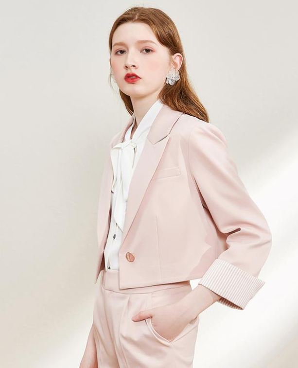 保时捷taycan家族第四位成员冰莓粉上市