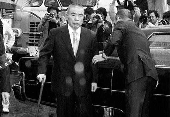 当时日本著名黑道人物及右翼人士儿玉誉士夫负责了此项任务.