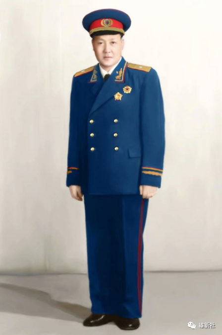 在这场你死我活的殊死战斗中,刘秉彦司令员不但临危不惧,指挥若定而且