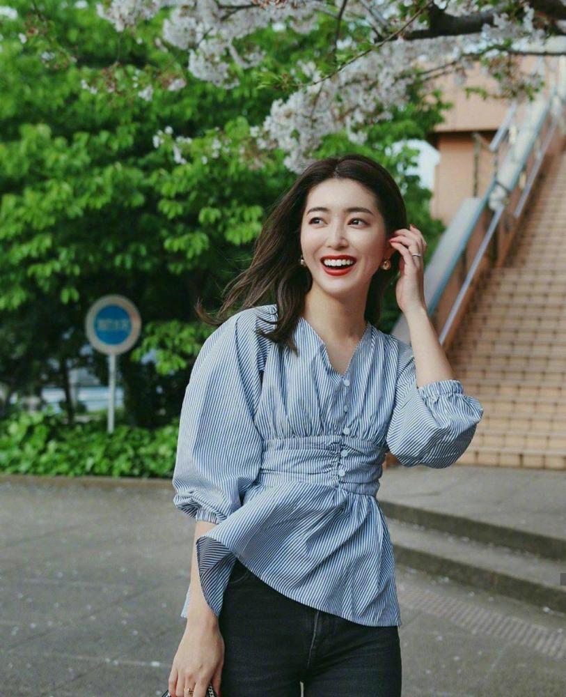 时尚博主安利甜美港风穿搭经典款也能穿出高级效果洋气还减龄