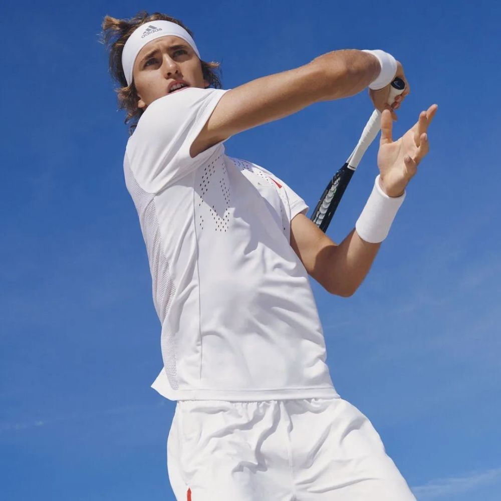 sascha zverev 今年23岁,是一位德国的年轻网球明星,年纪轻轻成绩优秀