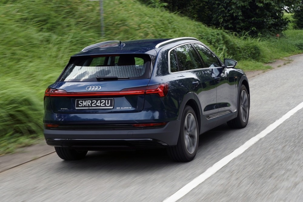 买电动车就证明你至少有房?体验奥迪e-tron 55 quattro_腾讯新闻