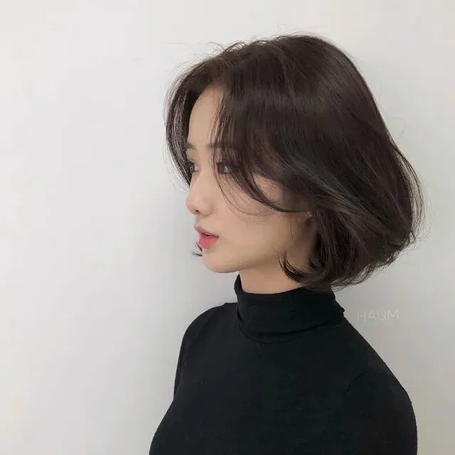 韩国锁骨短发过渡期烫发发型