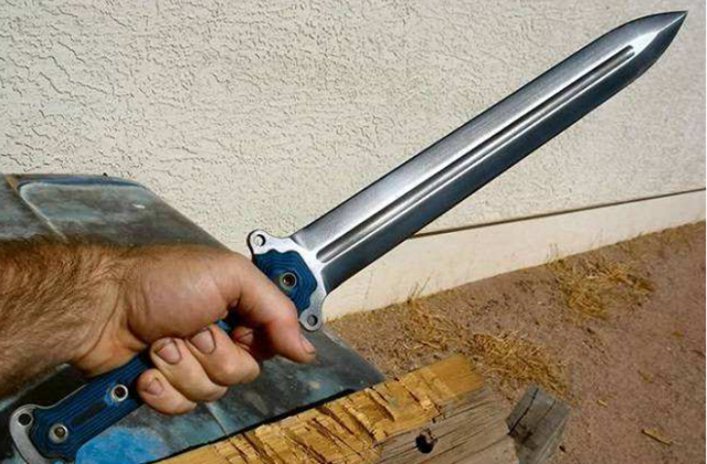 特种兵最强军刀赫赫有名的三棱军刺第4第1能做引体向上