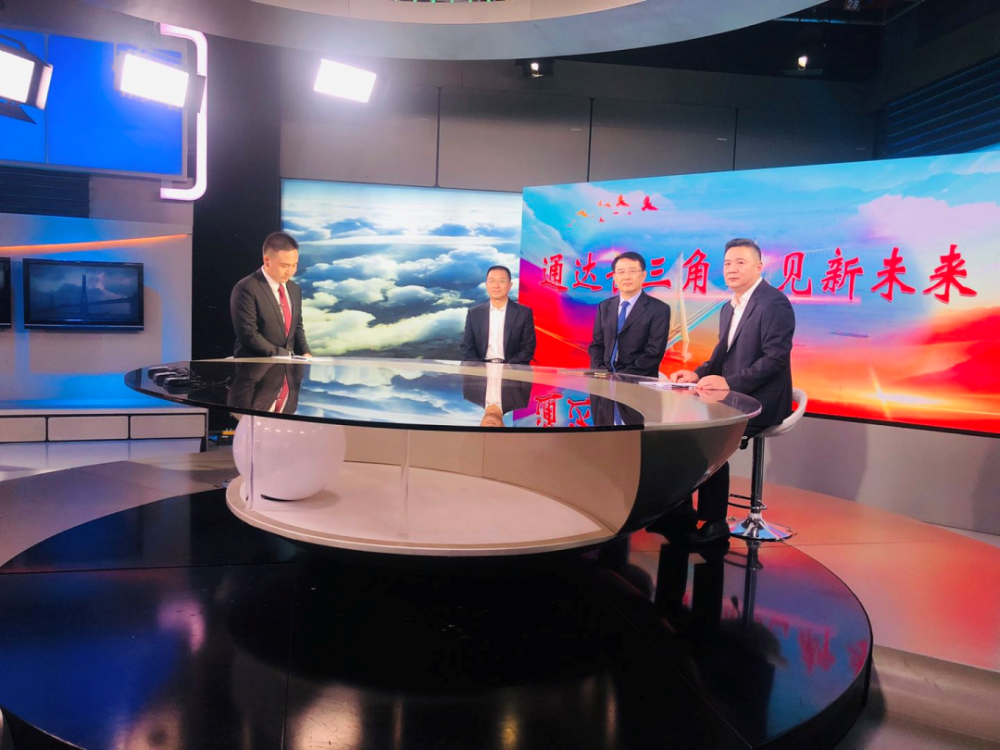 局,沪苏通长江大桥项目部总工程师  李军堂南通市交通运输局副调研员