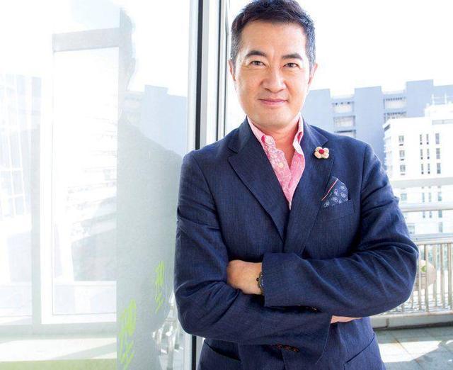 敬业三十余年!tvb金牌主持人保持童心受欢迎,估计身家超20亿