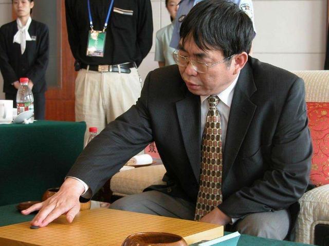"棋圣"聂卫平近况:年近70老态龙钟,娇妻依然风韵不减