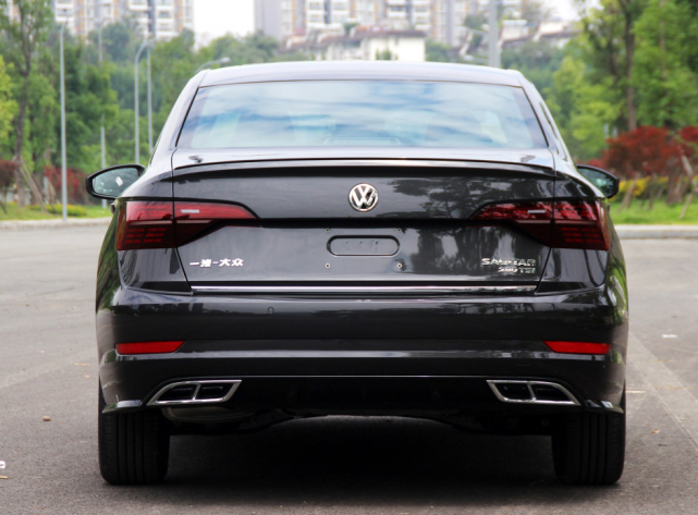 2020款大众速腾火了,比朗逸高级,油耗5.4l 国六,12.89万起