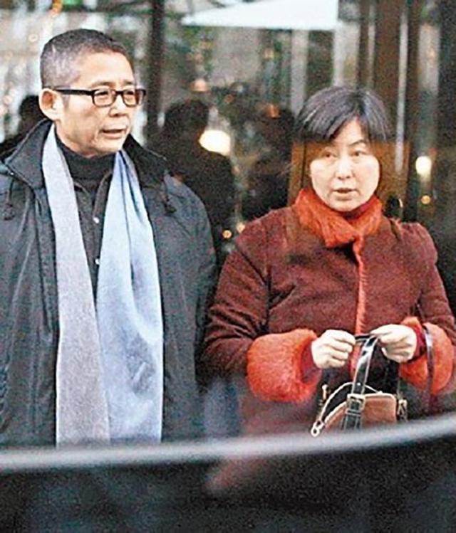 何超琼与俞铮多张亲密合影曝光,两人曾传出同性传闻,被曝已相恋十年