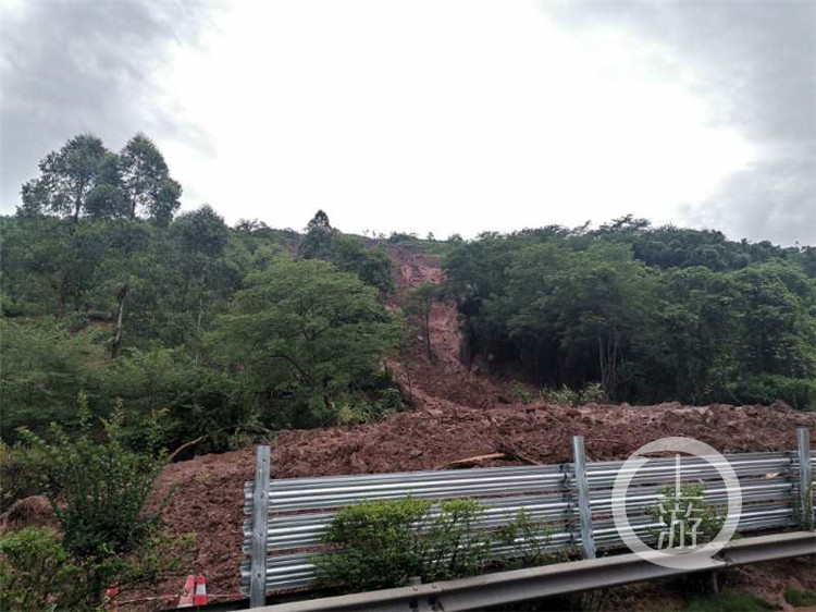 山体滑坡s0101三环高速公路綦万段通惠至永城交通管制