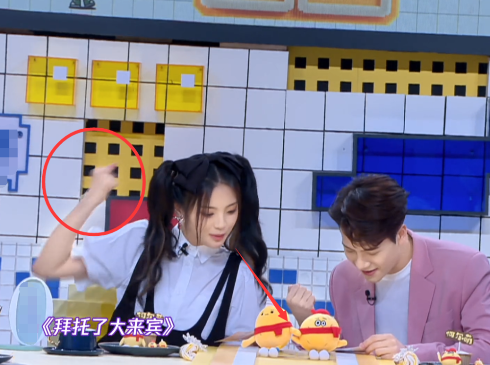 直言"吓死"我了,只见他立马走到杨超越和王嘉尔身边,提出自己的疑问