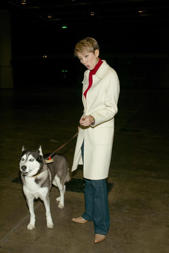 梅艳芳一生未嫁却美得气质舞台穿搭个性时尚私服却端庄又高雅