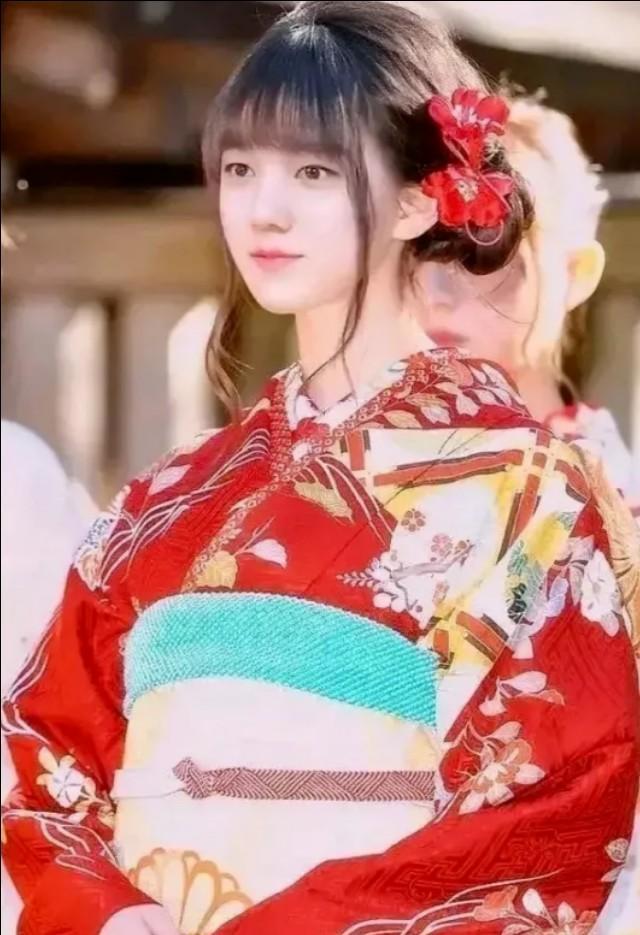 LPL职业选手女装是什么样子？阿水乐言太美了，uzi怎么回事？