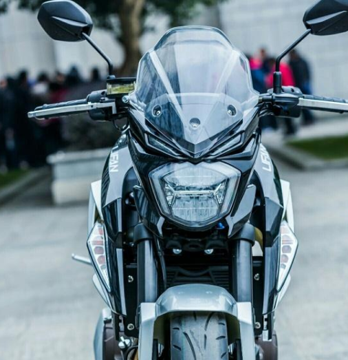 力帆中量级运动街车,双缸水冷20kw,前后碟刹配abs,可调节悬架