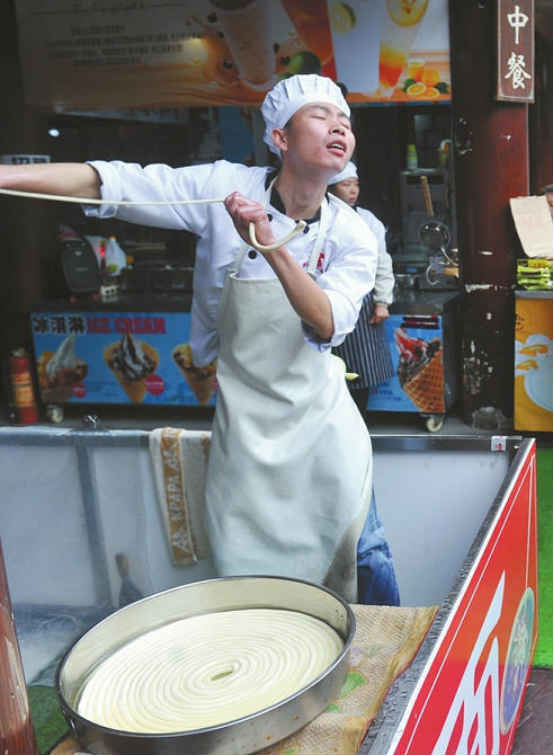 毕竟这个拉面哥已经是一个过气的网红了,网红在现在